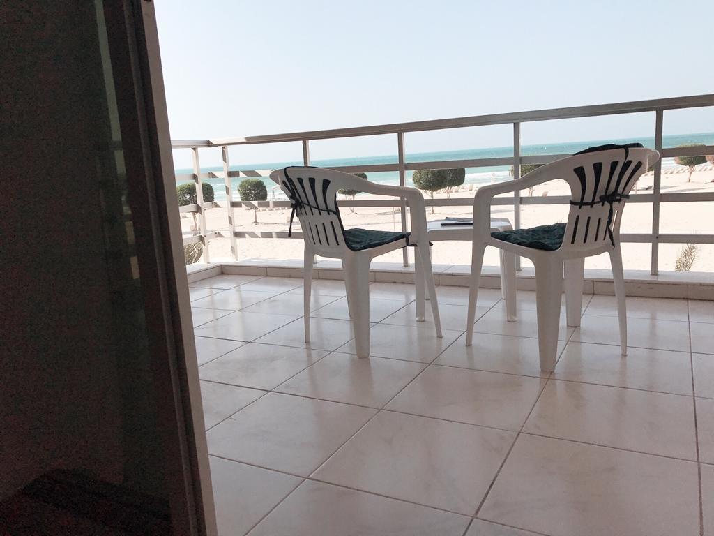 Golden Beach Motel Шарджа Экстерьер фото