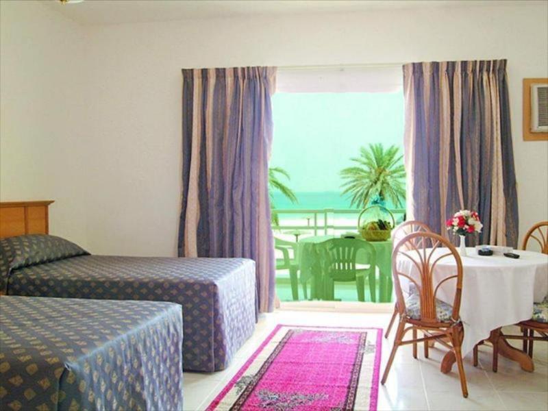 Golden Beach Motel Шарджа Экстерьер фото
